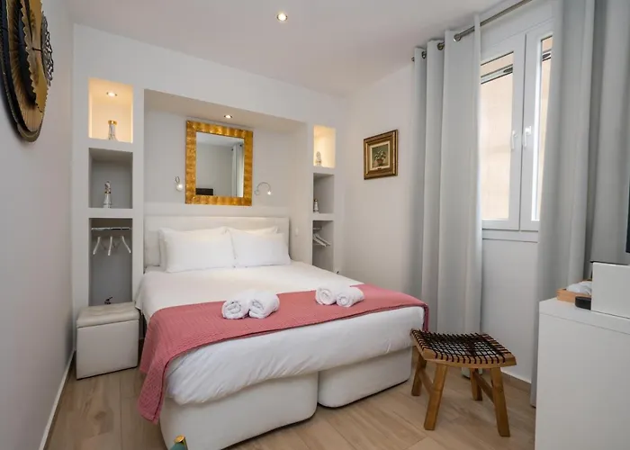 Dema Luxury Suites - Perikleous E1